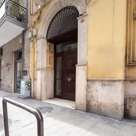 Guesthost - White&grey Comfy Appartement