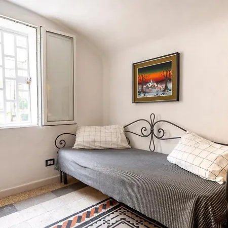 White&grey Comfy Apartman