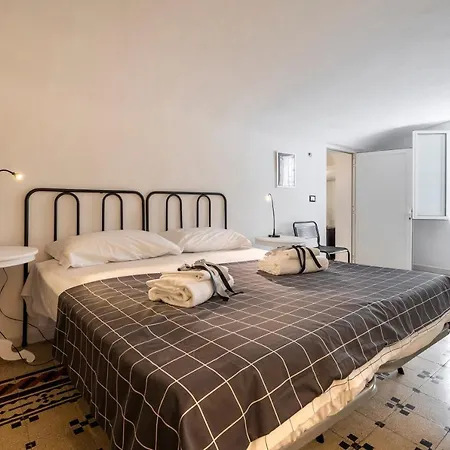 White&grey Comfy Apartman *