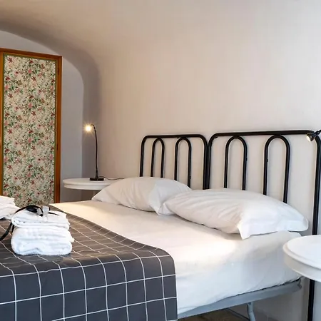 White&grey Comfy Apartman Bari