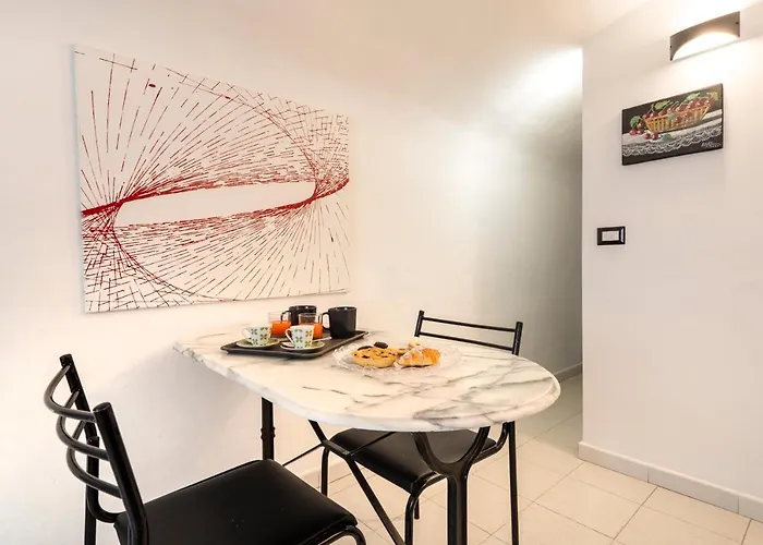 Guesthost - White&grey Comfy バーリ